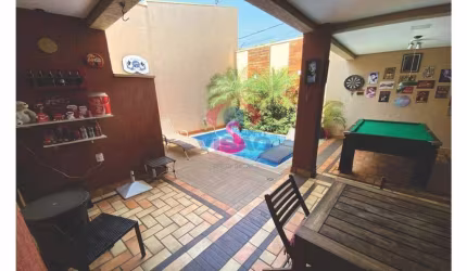 Linda Casa à Venda em Condomínio Fechado no Coração de Itaici!