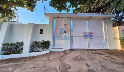 Casa para locação com 3 quartos, 1 suíte e 4 vagas no Centro em Indaiatuba/SP.
