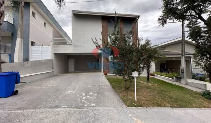 Casa com 3 quartos, 2 suítes e 2 vagas cobertas em condomínio Terra Magna para locação!