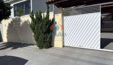 Casa para locação com 3 quartos, 1 suíte e vaga coberta em Jardim Regina, Indaiatuba/SP.