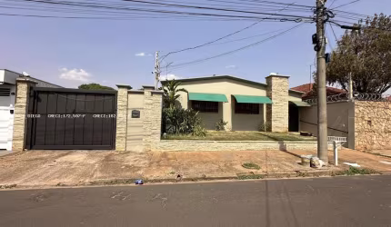 Casa para Venda em Jaboticabal, Nova Jaboticabal, 2 dormitórios, 2 suítes, 3 banheiros, 2 vagas