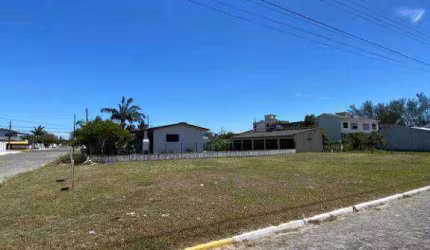 Terreno de 450m² à venda em Balneário Arroio do Silva-SC.