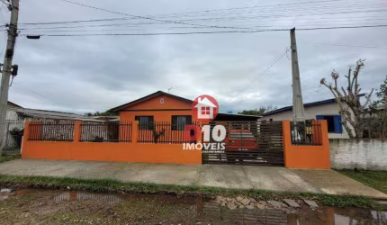 Casa com 3 dormitórios à venda em Balneário Arroio do Silva-SC.