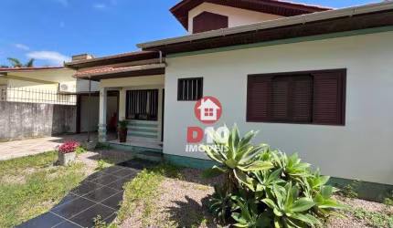Casa com 3 dormitórios com Piscina à venda, 96 m² por R$ 380.000 - Coloninha - Araranguá/SC