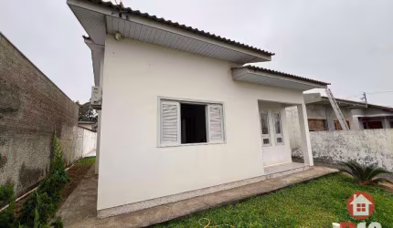 Casa com Piscina - 2 dormitórios à venda, 67 m² por R$ 285.000 - Policia Rodoviária - Araranguá/SC