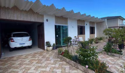 Casa com 4 dormitórios à venda em Balneário Arroio do Silva-SC.
