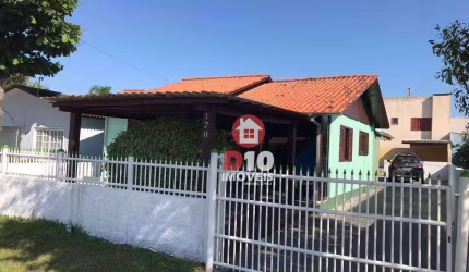 Casa com 4 dormitórios à venda em Balneário Arroio do Silva-SC.