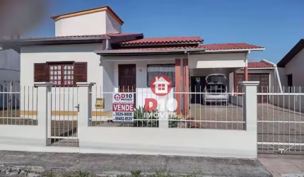 Casa com 3 dormitórios à venda em Araranguá-SC.