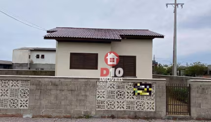 Casa com 3 dormitórios à venda em Balneário Arroio do Silva-SC.