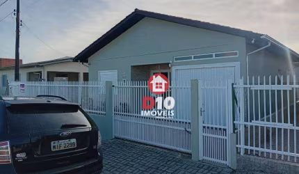 Casa com Suíte, Salão de Festas e Vista para o Mar à Venda em Arroio do Silva/SC