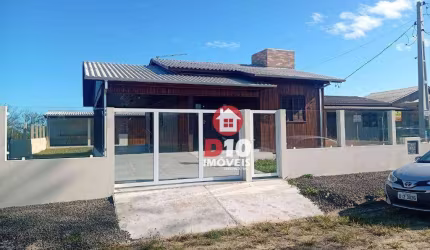 Casa com 3 Dormitórios, Suíte e Edícula na Santa Helena.