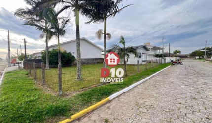 Casa de esquina com amplo terreno no bairro Erechim