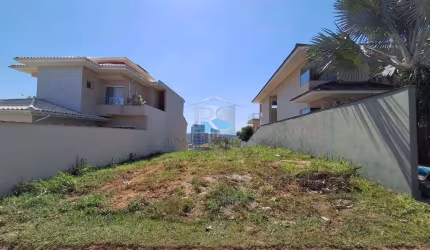 Otimo lote de terreno no Vale dos Cristais 4 com 499m2 - Lindas casas no entorno do terreno