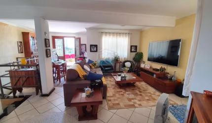 Ótimo apartamento com 04 quartos, sendo 02 suítes (01 com closet), espaço Gourmet, com excelente localização no Bairro da Glória