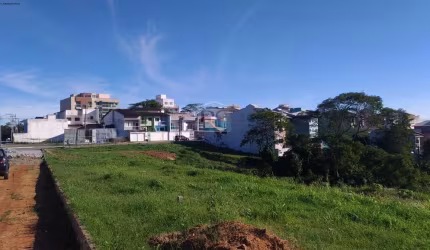 Ótimo terreno no 'Loteamento Residencial Monte Elísio', parte alta do Jardim Vitória, com 180m2. Acesso rápido às vias para Centro