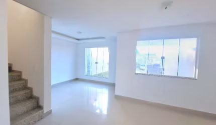 Lindo sobrado, espaçoso, bem iluminado, pronto para morar!