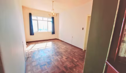 Apartamento andar alto, praça Santos Andrades.