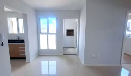 Lindo apartamento com 2 quartos, ensolarado e com churrasqueira