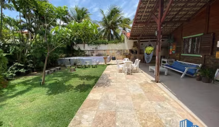 Casa Porto das Dunas com 200m², 5 suítes, 8 vagas e proxima ao Beach Park