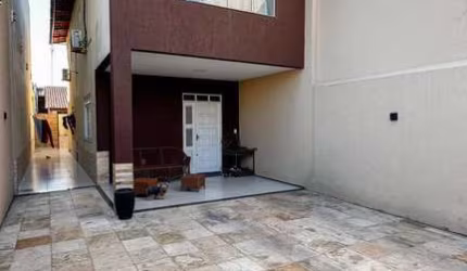Casa Duplex com 120m2, Nascente, 3 suítes e 3 vagas.