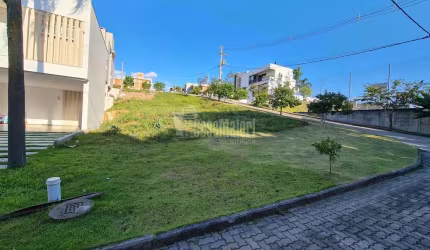 Terreno a venda em Condomínio Fechado de Alto Padrão