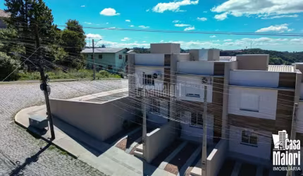 Sobrado a venda em Bento Gonçalves com 2 dormitórios e 2 garagens