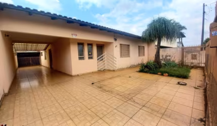 Casa para Venda em Londrina, Pinheiros, 3 dormitórios, 1 suíte, 2 banheiros, 2 vagas