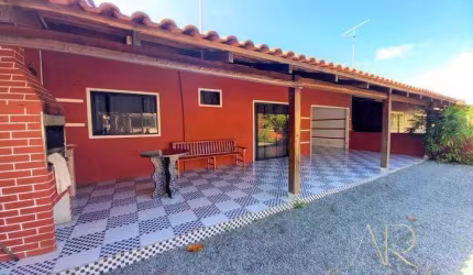 0099 - Casa em Alvenaria no Centro l Balneário Barra do Sul-SC