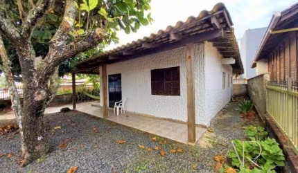 0030 - CASA EM ALVENARIA NO CENTRO | BALNEÁRIO BARRA DO SUL - SC.