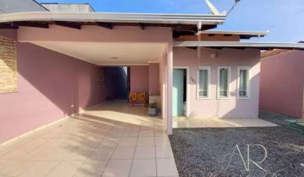 0053 - Casa em Alvenaria no Bairro Costeira l Balneário Barra do Sul-SC