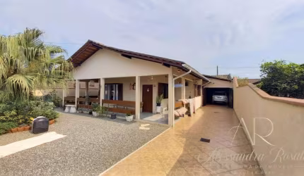 COD 158 - CASA EM ALVENARIA DE LAJE - BAIRRO COSTEIRA - BAL.BARRA DO SUL