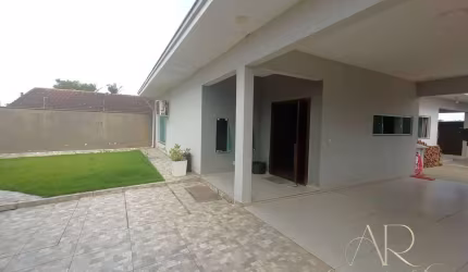 COD 199 - CASA DE ALTO PADRÃO NO BAIRRO COSTEIRA - BAL. BARRA DO SUL - SC