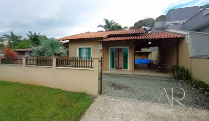 COD 202 - CASA COM LAJE A 50 METROS DA LAGOA - BARRA DO ITAPOCU - ARAQUARI