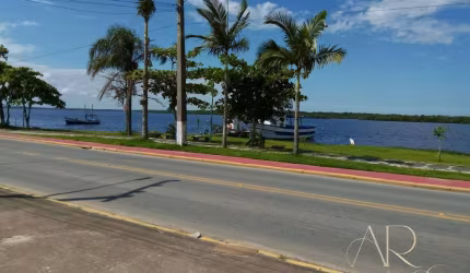 COD 208 - SOBRADO DE ESQUINA DE FRENTE PARA LAGOA - BALNEÁRIO BARRA DO SUL