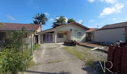 COD 209 - CASA MISTA NO BAIRRO COSTEIRA - BALNEARIO BARRA DO SUL - SC