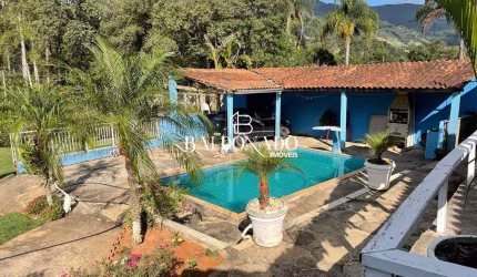 Chácara em Extrema MG à venda 3 quartos, piscina, lago 2300m²