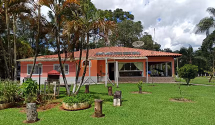 Chácara em Extrema MG à venda 10.000 m² piscina pomar