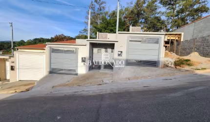 Casa em Extrema MG à venda PROX. AO CENTRO 2 DORM. GARAGEM