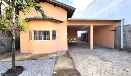 Casa em Extrema MG à venda 2 KM DO CENTRO 2 DORM. QUINTAL