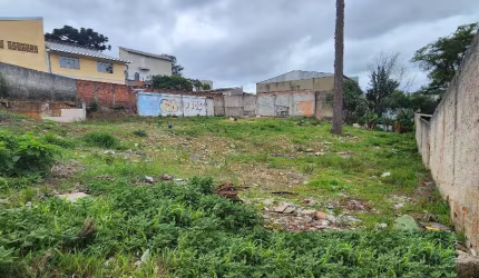 Terreno de 840m² em Colombo próximo a Rua Abel Scuissiato