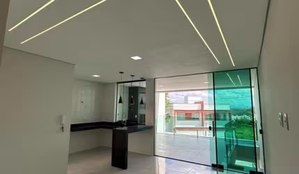 Casa com 3 quartos à venda na Cidade Nova, Santana do Paraíso  por R$ 670.000