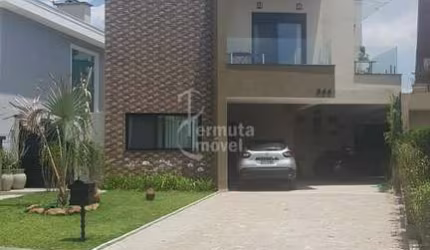 Alphaville Residencial 04 - Casa com 270m², 2 suítes, espaço gourmet e piscina no Residencial 04