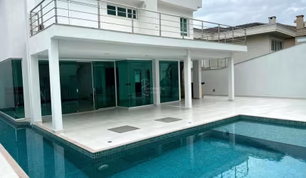 Residencial Villa Solaia - Casa com 536m², 4 suítes, 5 vagas de garagem, piscina e área de lazer no Vila Solaia