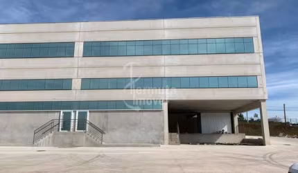 Prédio comercial com 7260m² próximo à Rodovia Castelo Branco /SP