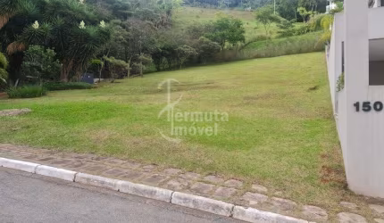 Alphasítio - Terreno para venda com  497m², em aclive e com projeto aprovado no Residencial Alphasitio
