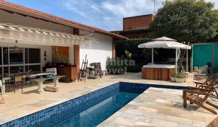 Alphaville Residencial 01 - Casa com 600m², 4 suítes, oficina, escritório, piscina e hidromassagem no Residencial 01
