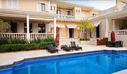 Alphaville Residencial 10 - Casa com 1100m², 6 dormitórios, 5 suítes, piscina, jardim, quadra e sala de jogos no Residencial 10