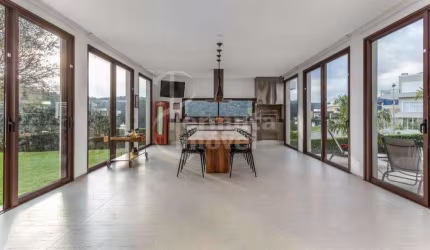 Residencial Itahyê - Casa com 600m², 4 suítes, piscina aquecida e ar condicionado no Itahyê