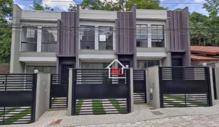 Sobrado Triplex Alto Padrão, com piscina, por R$ 760.000,00 - Água Verde - Blumenau/SC
