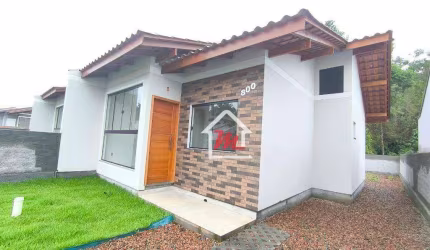 Linda casa térrea, rua asfaltada em Indaial. Possibilidade de parcelamento de parte da entrada, com 1 suíte + 1 dormitório, 2 vagas de garagem